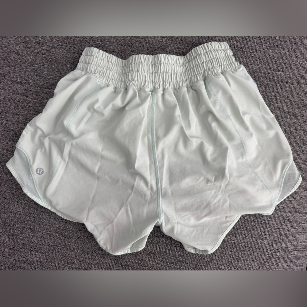 Lululemon mint moment high rise short 4”
